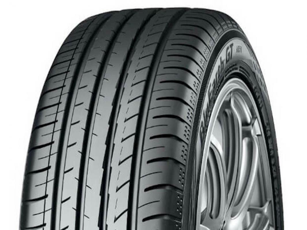 Yokohama BLUEARTH-GT AE51B 215/55 R17 94 V